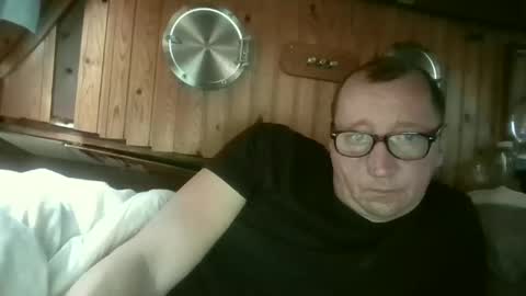 Snapshot of rezznova chatting on April 25, 8:50 am Joe online show from April 25, 8:50 am