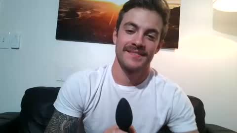 Snapshot of rguy114 chatting on November 10, 6:18 pm Ryan online show from November 10, 6:18 pm