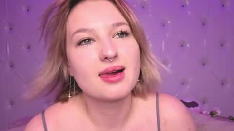 Snapshot of rheamoonn chatting on June 30, 2:34 am Grace online show from June 30, 2:34 am