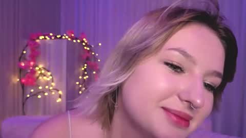 Snapshot of rheamoonn chatting on July 1, 2:24 am Grace online show from July 1, 2:24 am