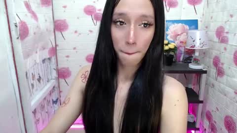 HI GUYS IM RHIAN PLEASE GIVE ME THUMBS UP online show from December 11, 9:12 pm