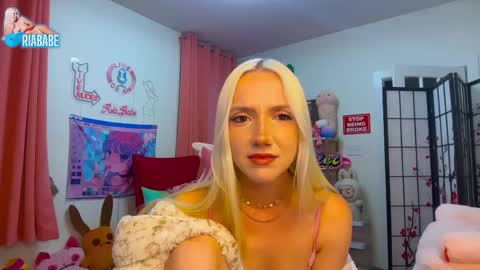 Snapshot of riababe chatting on June 6, 2:49 am ria online show from June 6, 2:49 am