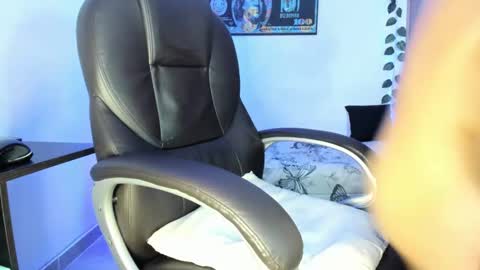 Snapshot of riancum chatting on February 19, 6:11 am juan online show from February 19, 6:11 am