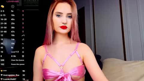 Ria Woods online show from May 3, 7:31 pm