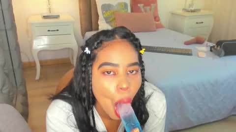 Snapshot of riby_ chatting on January 9, 7:37 pm riby online show from January 9, 7:37 pm
