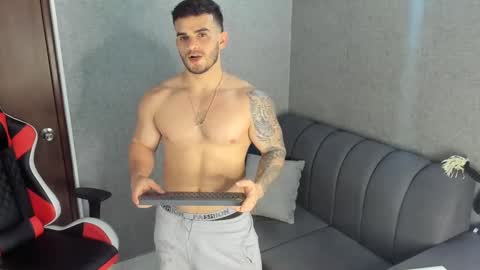 Snapshot of ricardogonzalez666 chatting on February 18, 9:31 pm ricardogonzalez666 online show from February 18, 9:31 pm