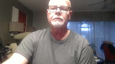 Snapshot of rich32937 chatting on September 17, 11:23 am rich32937 online show from September 17, 11:23 am