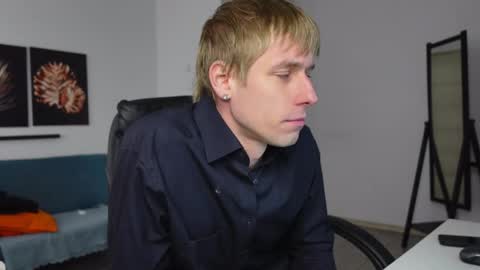 RICHARD HARDS online show from April 18, 7:01 am