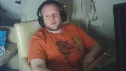 Snapshot of richardd110011 chatting on June 8, 9:37 pm richardd110011 online show from June 8, 9:37 pm