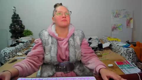 Anna - not anna - right Anna  online show from February 8, 3:26 pm