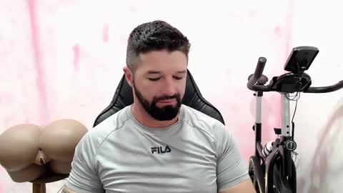 Snapshot of richrolland chatting on January 10, 1:32 am Rickseduction online show from January 10, 1:32 am