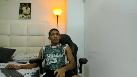 Snapshot of ricky_23cm_ chatting on February 14, 2:19 am RICKY online show from February 14, 2:19 am