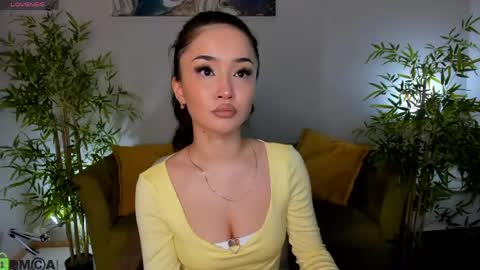 Snapshot of riddle_layla chatting on April 28, 10:31 am Layla online show from April 28, 10:31 am