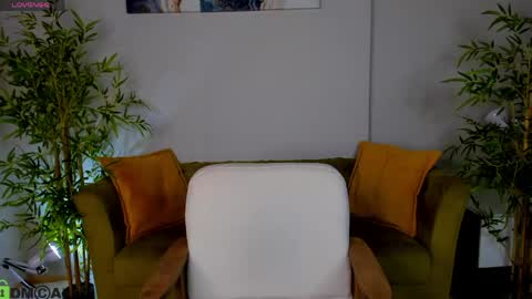 Snapshot of riddle_layla chatting on May 16, 10:36 am Layla online show from May 16, 10:36 am