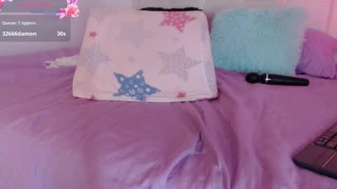 Snapshot of rihana_hot01 chatting on January 9, 5:44 am ri ri online show from January 9, 5:44 am