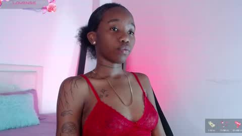 Snapshot of rihana_hot01 chatting on January 15, 1:23 am ri ri online show from January 15, 1:23 am