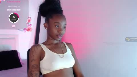 Snapshot of rihana_hot01 chatting on January 18, 3:31 am ri ri online show from January 18, 3:31 am