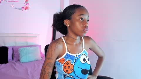 Snapshot of rihana_hot01 chatting on February 1, 6:43 am ri ri online show from February 1, 6:43 am