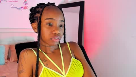 Snapshot of rihana_hot01 chatting on February 6, 4:42 am ri ri online show from February 6, 4:42 am