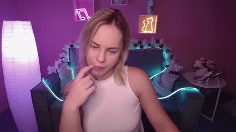 Snapshot of rikaraily chatting on December 19, 5:51 am Rika online show from December 19, 5:51 am