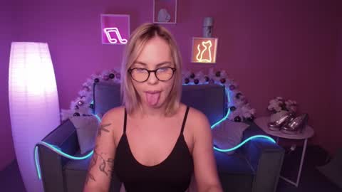 Snapshot of rikaraily chatting on December 21, 6:52 am Rika online show from December 21, 6:52 am