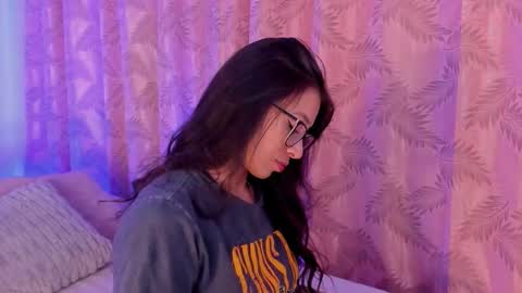 Snapshot of riley_bensongh chatting on October 9, 12:19 am Riley online show from October 9, 12:19 am