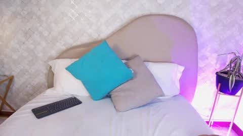 Snapshot of rileyallen01 chatting on June 5, 6:09 am Rilley Allen online show from June 5, 6:09 am
