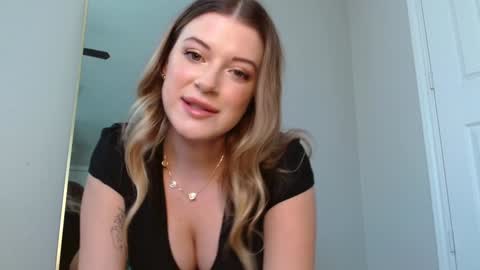 Snapshot of rileydepp chatting on December 30, 8:15 pm riley depp online show from December 30, 8:15 pm