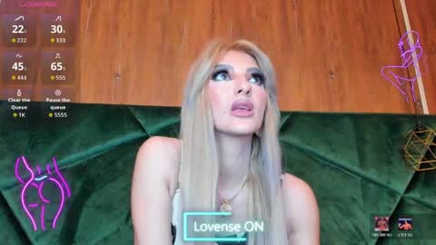 Snapshot of rileylannax chatting on May 19, 3:02 am rileylannax online show from May 19, 3:02 am