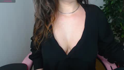 Snapshot of ripe_cherries chatting on September 22, 8:22 pm Ripe cherries online show from September 22, 8:22 pm