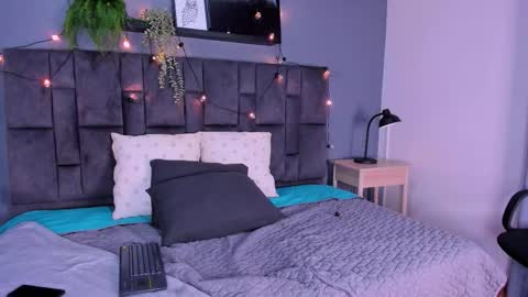 RIRI  online show from November 5, 7:47 pm