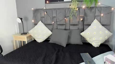 RIRI  online show from November 12, 11:43 am