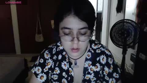 PeachSalinger online show from September 13, 5:13 pm