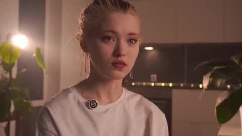 Snapshot of rivagosnell chatting on February 19, 4:25 pm Akemi online show from February 19, 4:25 pm