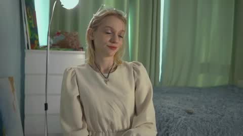 Akemi online show from April 15, 4:19 am