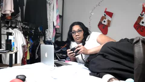 Snapshot of riversaint chatting on January 16, 3:35 pm River Saint online show from January 16, 3:35 pm