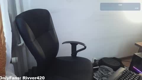 Snapshot of rivver420 chatting on September 19, 10:27 am River online show from September 19, 10:27 am