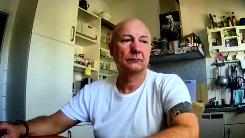 Snapshot of roadrunnerger chatting on October 18, 11:00 am roadrunnerger online show from October 18, 11:00 am