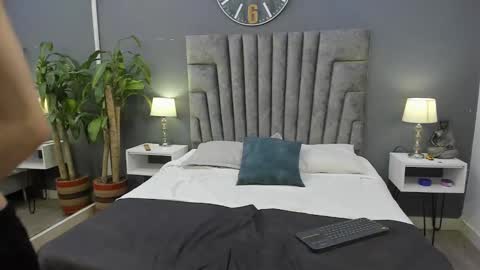 Roan Birkin online show from February 1, 7:23 pm