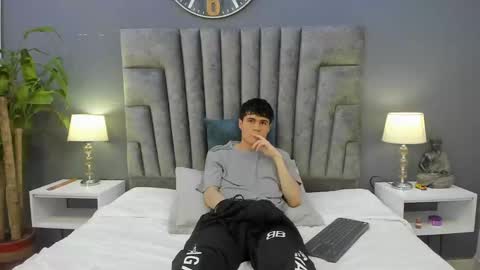 Roan Birkin online show from February 5, 8:25 pm