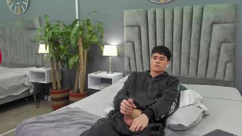 Roan Birkin online show from February 7, 1:25 am