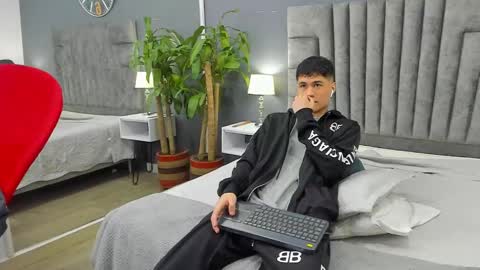 Roan Birkin online show from February 8, 7:16 pm