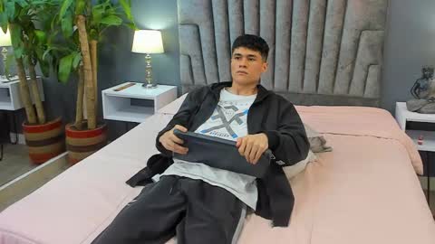 Roan Birkin online show from February 14, 1:34 am