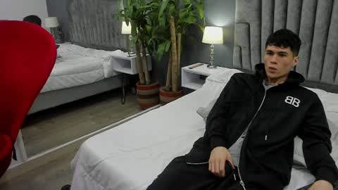 Roan Birkin online show from February 17, 1:47 am