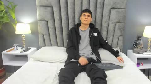 Roan Birkin online show from February 21, 8:38 pm