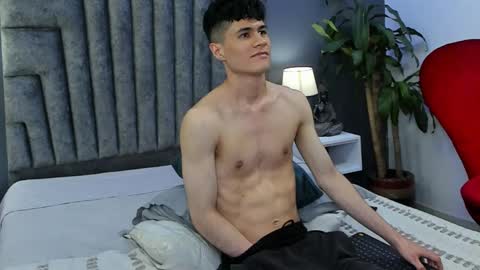 Roan Birkin online show from March 11, 1:48 am