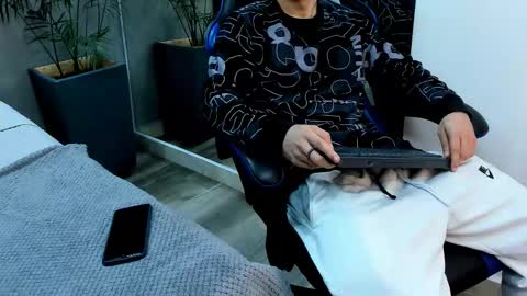 Roan Birkin online show from November 17, 7:08 pm