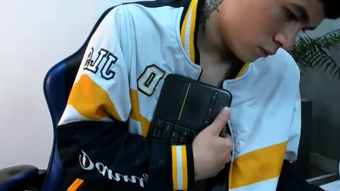 Roan Birkin online show from December 15, 8:02 pm