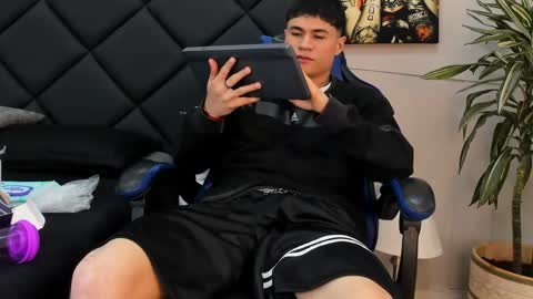 Roan Birkin online show from April 16, 9:39 pm