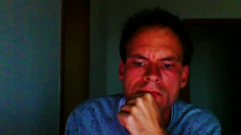robert27081988 online show from July 20, 7:05 pm